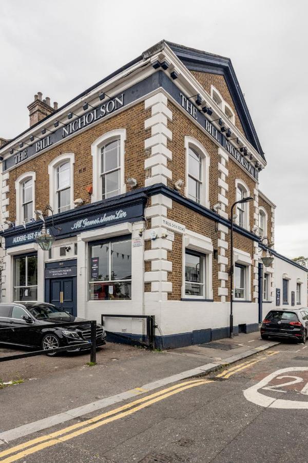 Hotel The Bill Nicholson Pub Londra Esterno foto
